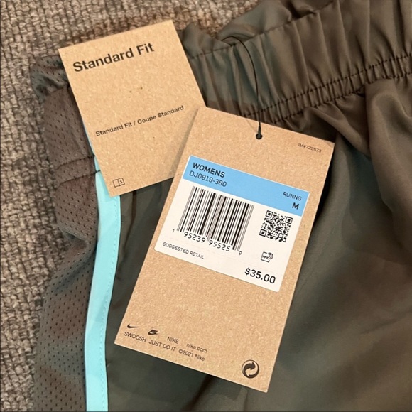 Nike Women Running Shorts - Picture 6 of 6